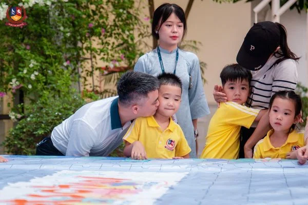 LỄ KHAI GIẢNG “ĐỔI MỚI VÀ SÁNG TẠO” CỦA HỌC SINH VIETSCHOOL