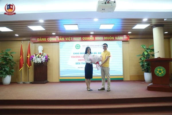 BUỔI GẶP GỠ GIỮA BAN LÃNH ĐẠO VIETSCHOOL VÀ HỌC VIỆN NÔNG NGHIỆP VIỆT NAM