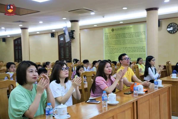 BUỔI GẶP GỠ GIỮA BAN LÃNH ĐẠO VIETSCHOOL VÀ HỌC VIỆN NÔNG NGHIỆP VIỆT NAM