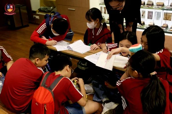 HỌC SINH KHỐI 6 - TRỞ VỀ KỶ JURA VỚI TRẢI NGHIỆM TẠI BẢO TÀNG THIÊN NHIÊN VIỆT NAM