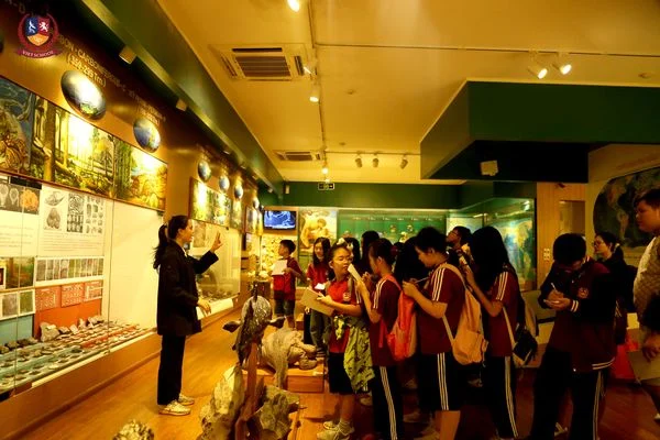 HỌC SINH KHỐI 6 - TRỞ VỀ KỶ JURA VỚI TRẢI NGHIỆM TẠI BẢO TÀNG THIÊN NHIÊN VIỆT NAM