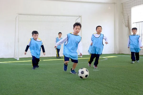 VIETSCHOOLERS HÁO HỨC NHẬN CÚP VÀ GIẢI THƯỞNG "HỘI THAO TOÀN TRƯỜNG – SPORTS DAY" NĂM HỌC 2022-2023