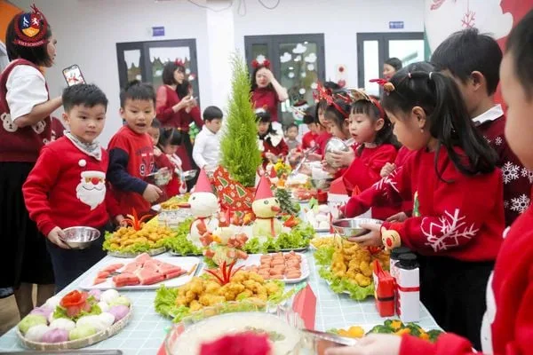 MỘT MÙA GIÁNG SINH ẤM ÁP CỦA CÔ TRÒ TRƯỜNG MẦM NON VIETSCHOOL