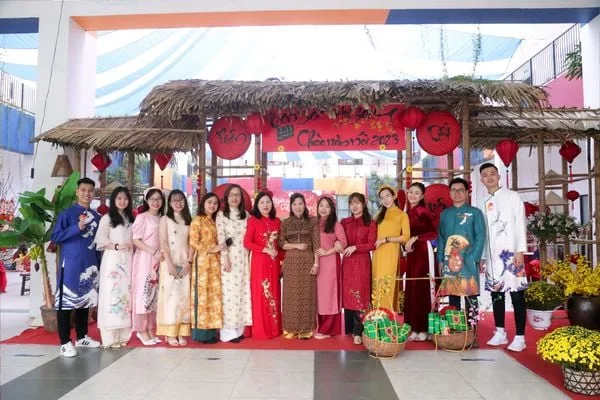 LỄ HỘI “XUÂN SUM VẦY, TẾT YÊU THƯƠNG” - BỨC TRANH TÁI HIỆN TẾT TRUYỀN THỐNG DÂN TỘC