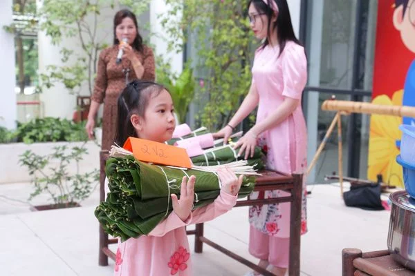 LỄ HỘI “XUÂN SUM VẦY, TẾT YÊU THƯƠNG” - BỨC TRANH TÁI HIỆN TẾT TRUYỀN THỐNG DÂN TỘC