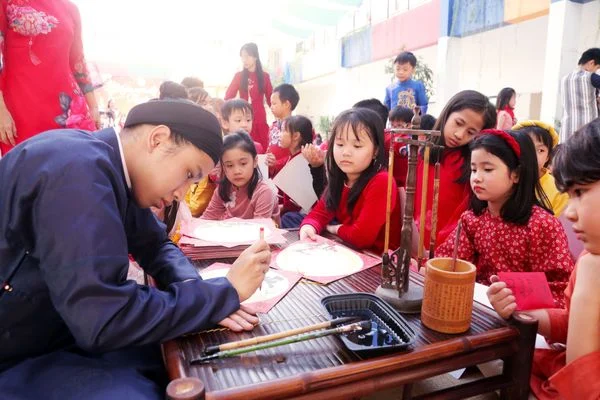 LỄ HỘI “XUÂN SUM VẦY, TẾT YÊU THƯƠNG” - BỨC TRANH TÁI HIỆN TẾT TRUYỀN THỐNG DÂN TỘC