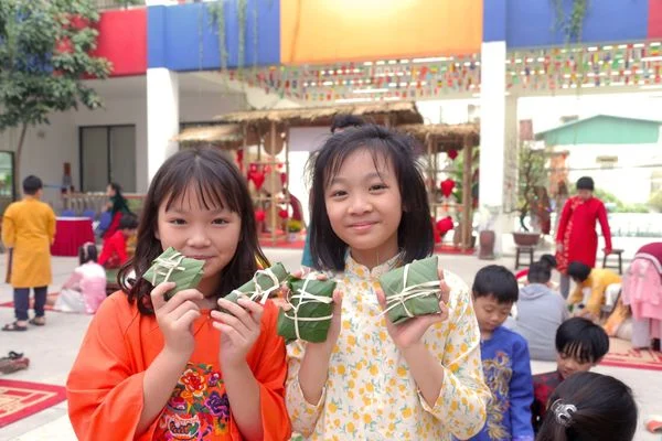 LỄ HỘI “XUÂN SUM VẦY, TẾT YÊU THƯƠNG” - BỨC TRANH TÁI HIỆN TẾT TRUYỀN THỐNG DÂN TỘC