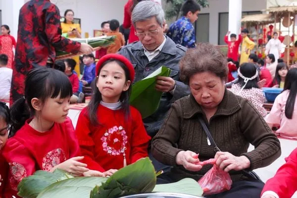 LỄ HỘI “XUÂN SUM VẦY, TẾT YÊU THƯƠNG” - BỨC TRANH TÁI HIỆN TẾT TRUYỀN THỐNG DÂN TỘC