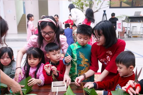 LỄ HỘI “XUÂN SUM VẦY, TẾT YÊU THƯƠNG” - BỨC TRANH TÁI HIỆN TẾT TRUYỀN THỐNG DÂN TỘC