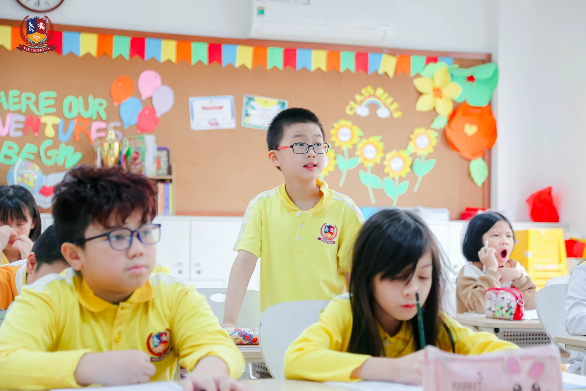 NHỮNG TIẾT TIẾNG ANH ĐẦY SÁNG TẠO VỚI “LỚP HỌC ĐẢO NGƯỢC” TẠI VIETSCHOOL