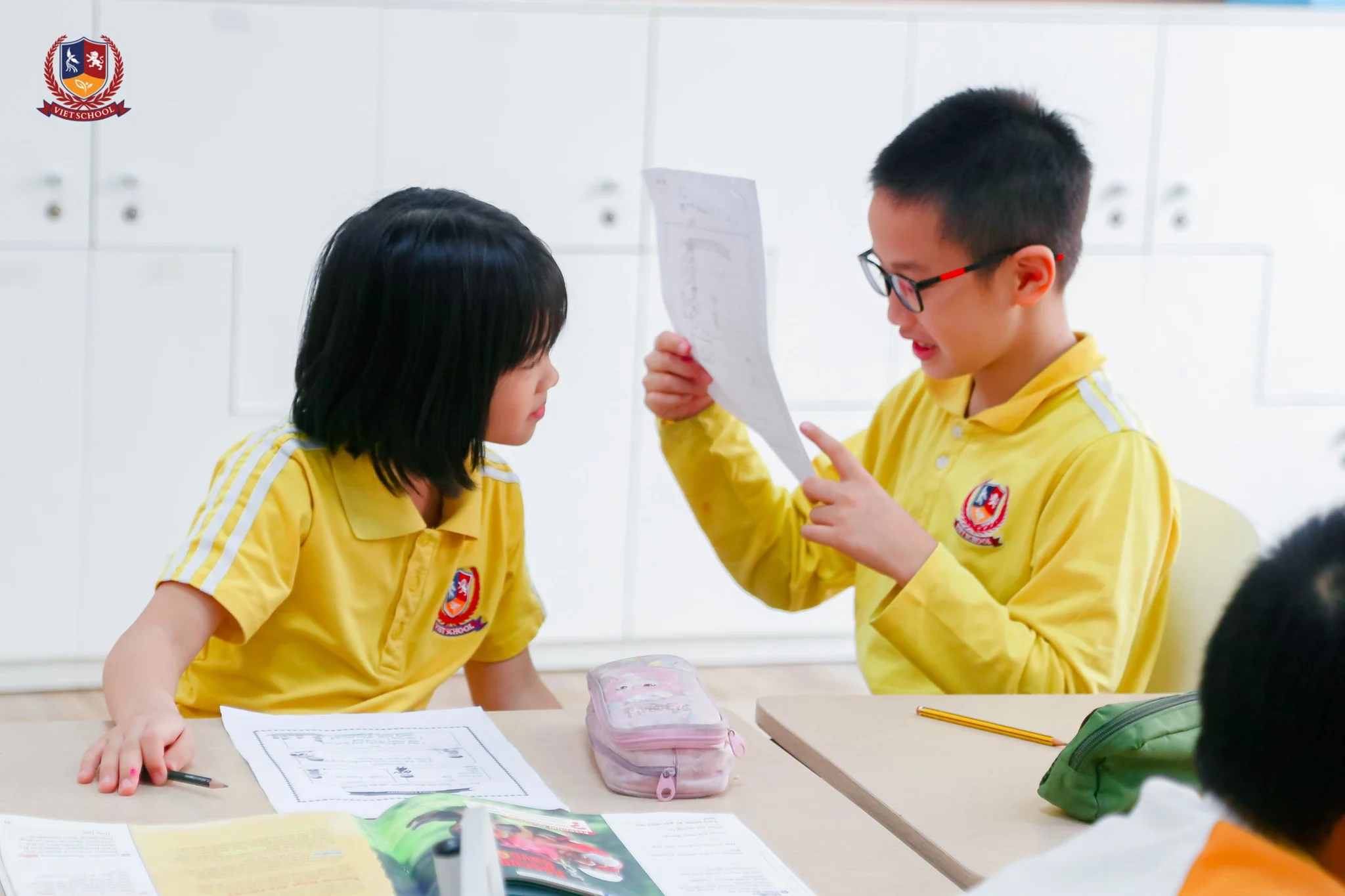 NHỮNG TIẾT TIẾNG ANH ĐẦY SÁNG TẠO VỚI “LỚP HỌC ĐẢO NGƯỢC” TẠI VIETSCHOOL