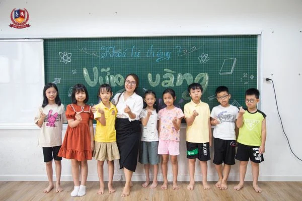 KHỞI ĐỘNG TRẠI HÈ ÔN TẬP THÁNG 7 - VỮNG VÀNG BỨT PHÁ CHO NĂM HỌC MỚI