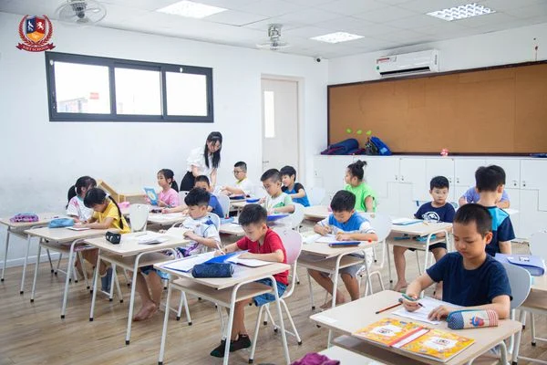 KHỞI ĐỘNG TRẠI HÈ ÔN TẬP THÁNG 7 - VỮNG VÀNG BỨT PHÁ CHO NĂM HỌC MỚI