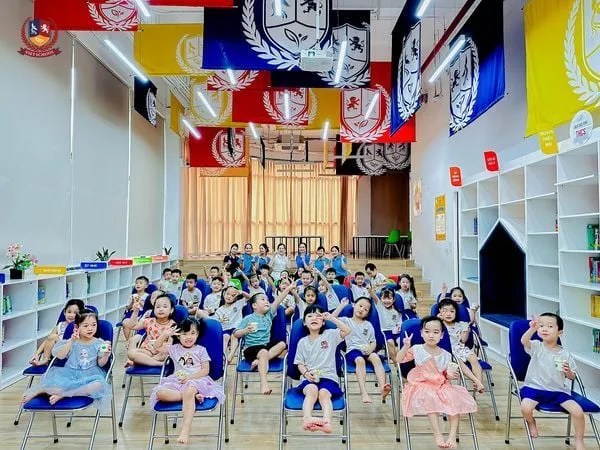 CÁC BÉ ĐẮM MÌNH TRONG THẾ GIỚI TUỔI THƠ CÙNG VIETSCHOOL CINEMA