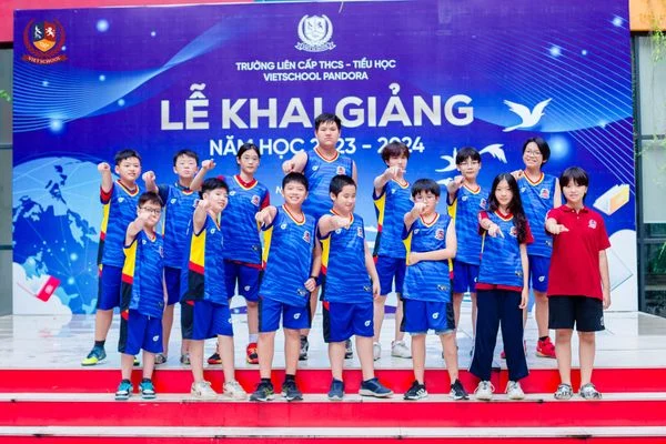VIETSCHOOL RA MẮT ĐỘI TUYỂN BÓNG ĐÁ - BÓNG RỔ