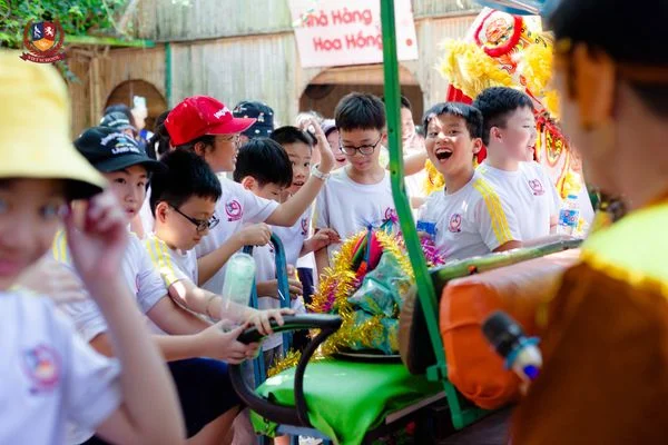 KHỐI 5 RỘN RÀNG TRẢI NGHIỆM VĂN HÓA DÂN GIAN MÙA TRUNG THU TẠI ERAHOUSE