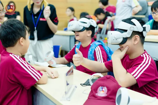 HỌC SINH VIETSCHOOL KHỞI ĐỘNG CUỘC THI BẮN TÊN LỬA NƯỚC “BAY VÀO VŨ TRỤ”