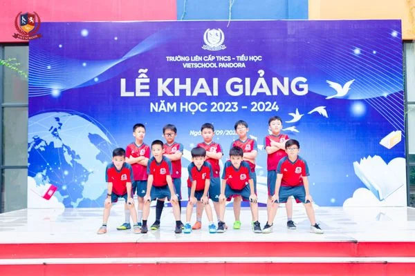 Đội tuyển bóng đá cấp Tiểu học.