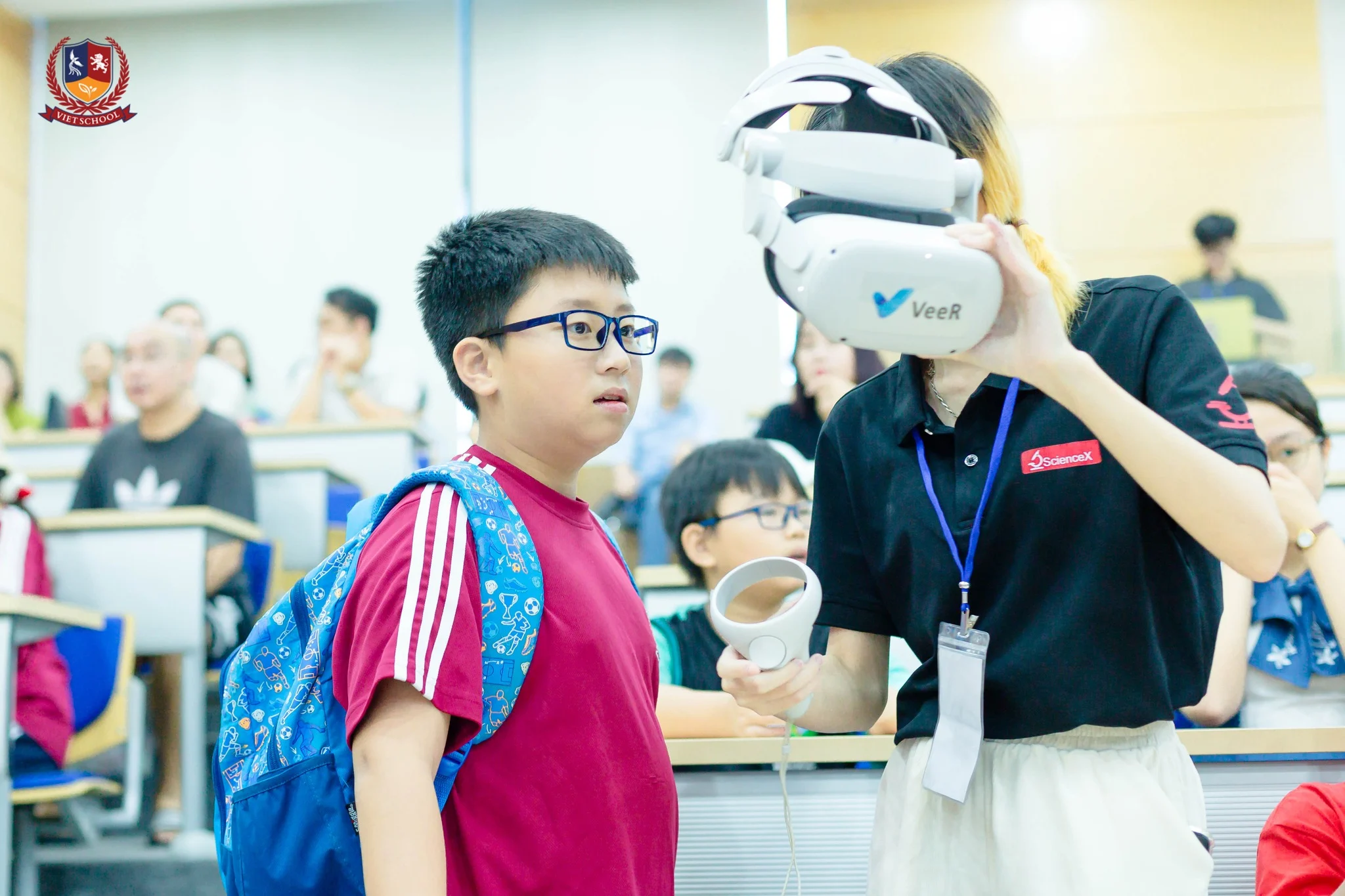 HỌC SINH VIETSCHOOL KHỞI ĐỘNG CUỘC THI BẮN TÊN LỬA NƯỚC “BAY VÀO VŨ TRỤ”
