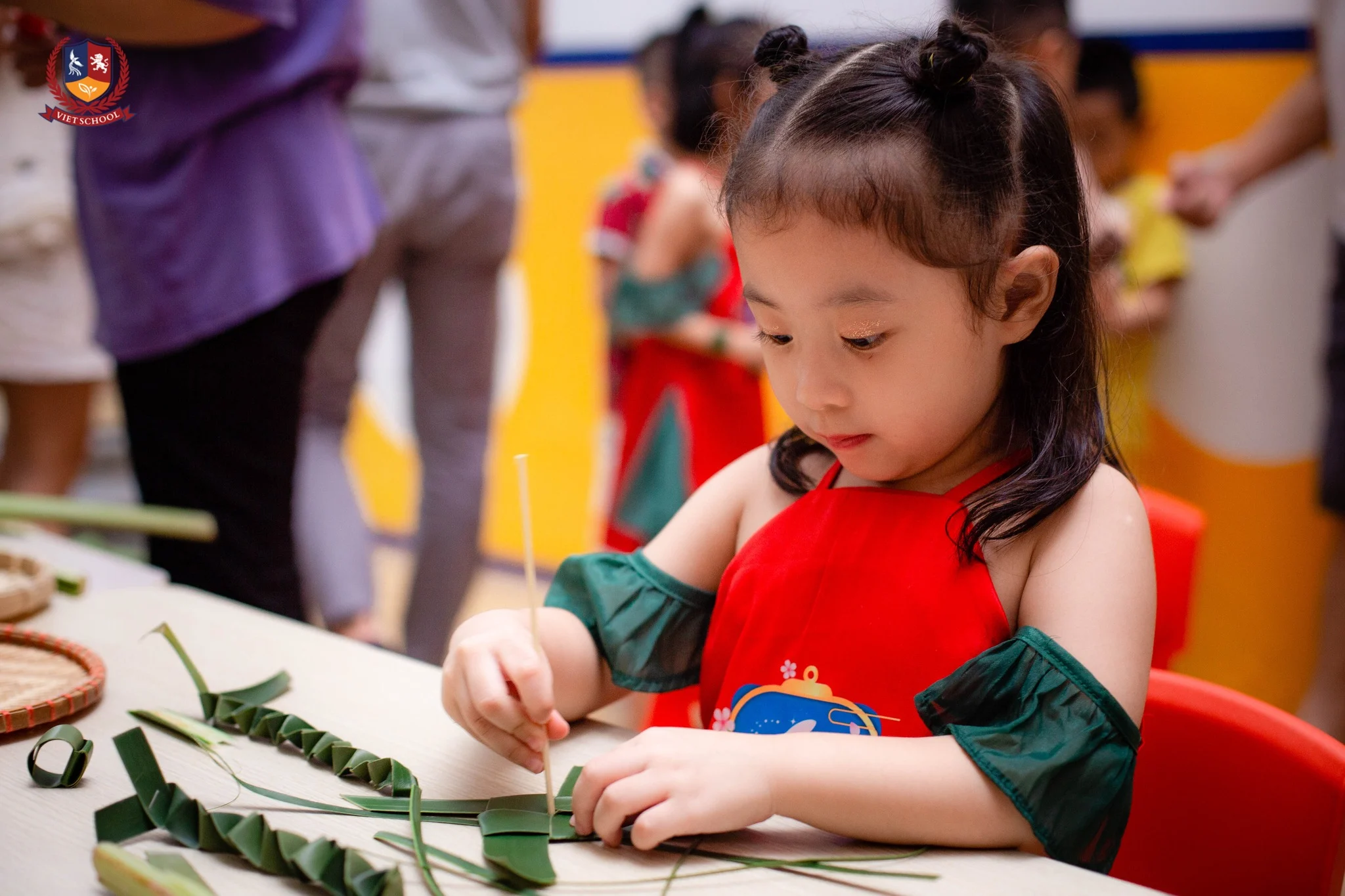 CÁC BẠN NHỎ CÙNG BỐ MẸ VUI TẾT TRUNG THU RỘN RÀNG TẠI MẦM NON VIETSCHOOL