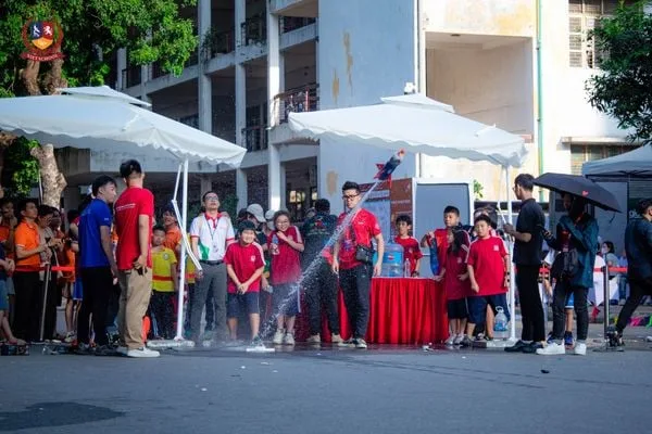 VIETSCHOOL MANG ĐẾN NHỮNG TRẢI NGHIỆM BÙNG NỔ TẠI NGÀY HỘI STEM QUỐC GIA 2023
