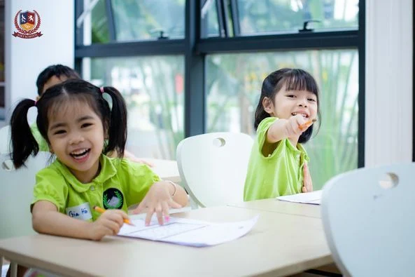 MỘT BUỔI TRẢI NGHIỆM LÀM HỌC SINH LỚP 1 TẠI VIETSCHOOL CÓ GÌ THÚ VỊ?