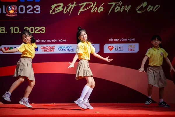 VIETSCHOOL MANG ĐẾN NHỮNG TRẢI NGHIỆM BÙNG NỔ TẠI NGÀY HỘI STEM QUỐC GIA 2023