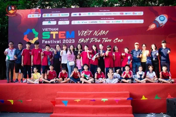 VIETSCHOOL MANG ĐẾN NHỮNG TRẢI NGHIỆM BÙNG NỔ TẠI NGÀY HỘI STEM QUỐC GIA 2023