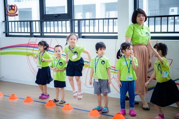 MỘT BUỔI TRẢI NGHIỆM LÀM HỌC SINH LỚP 1 TẠI VIETSCHOOL CÓ GÌ THÚ VỊ?
