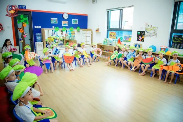 CÁC BẠN NHỎ HÒA MÌNH VÀO LÀN ĐIỆU DÂN CA QUAN HỌ TRONG GIỜ HỌC ÂM NHẠC