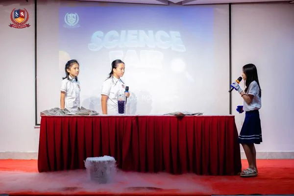 NHỮNG “NHÀ KHOA HỌC NHÍ” TRỔ TÀI TẠI CHUNG KẾT CUỘC THI SCIENCE FAIR