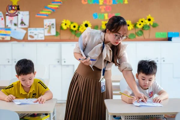 CÁC BÉ MẦM NON VIETSCHOOL HÀO HỨNG VỚI TRẢI NGHIỆM “LÀ HỌC SINH LỚP 1”