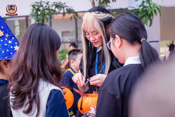 VIETSCHOOLERS SÁNG TẠO, TOẢ SÁNG TẠI LỄ HỘI HALLOWEEN 2023