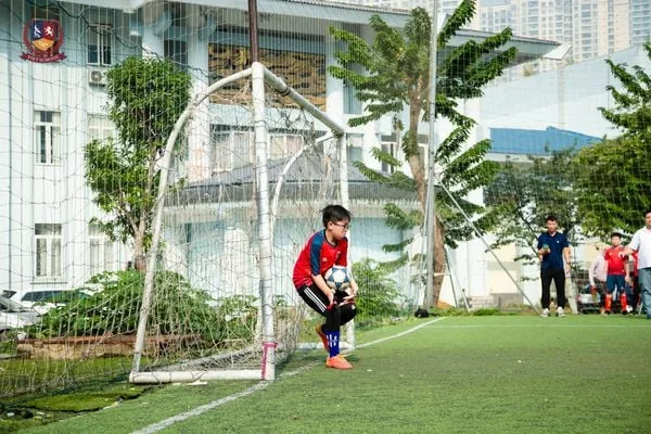LỘI NGƯỢC DÒNG NGOẠN MỤC, VIETSCHOOL TIẾN VÀO BÁN KẾT GIẢI BÓNG ĐÁ THIẾU NIÊN - NHI ĐỒNG QUẬN THANH XUÂN