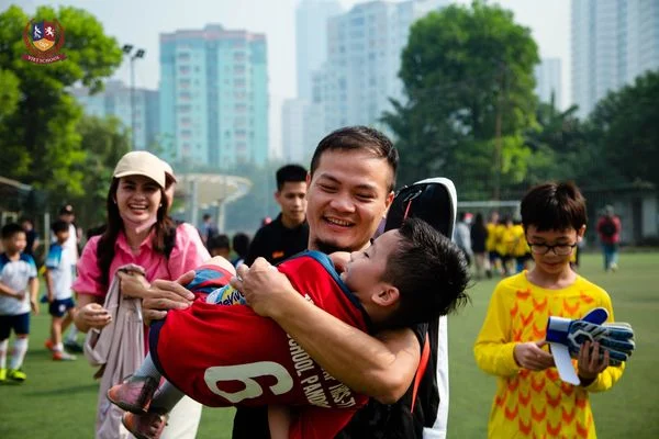 LỘI NGƯỢC DÒNG NGOẠN MỤC, VIETSCHOOL TIẾN VÀO BÁN KẾT GIẢI BÓNG ĐÁ THIẾU NIÊN - NHI ĐỒNG QUẬN THANH XUÂN