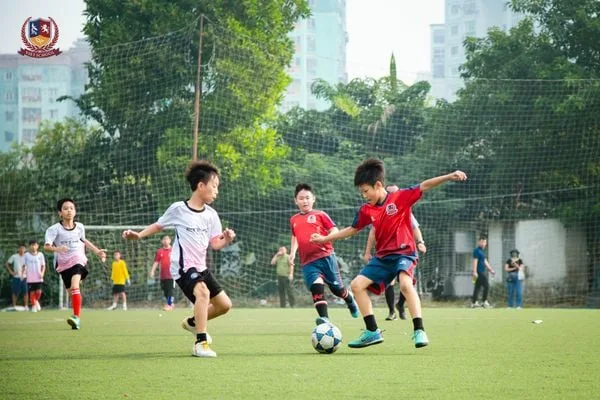 LỘI NGƯỢC DÒNG NGOẠN MỤC, VIETSCHOOL TIẾN VÀO BÁN KẾT GIẢI BÓNG ĐÁ THIẾU NIÊN - NHI ĐỒNG QUẬN THANH XUÂN