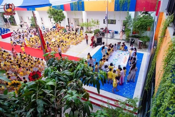 LỄ KHAI GIẢNG “ĐỔI MỚI VÀ SÁNG TẠO” CỦA HỌC SINH VIETSCHOOL