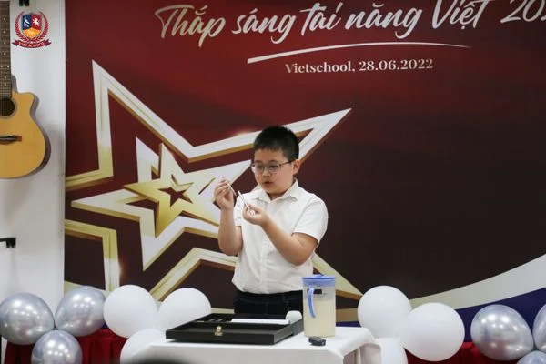 Các tài năng nhí tỏa sáng tại chương trình học bổng "Thắp sáng tài năng Việt 2022"