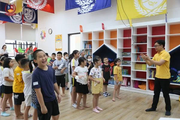 Không khí háo hức đón chào ngày Khai giảng trại hè Vietschool