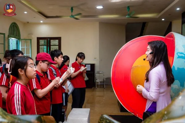 HỌC SINH KHỐI 7 HOÁ THÂN THÀNH CÁC NHÀ KHẢO CỔ HỌC ĐỂ KHÁM PHÁ VÀ GIẢI MÃ HÀNH TRÌNH TRIỆU NĂM CỦA ĐỊA CHẤT