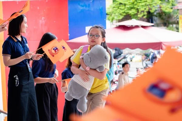BACK TO SCHOOL: NỤ CƯỜI VIETSCHOOLERS TRONG NGÀY HỘI TỰU TRƯỜNG