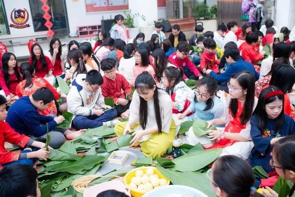 LỄ HỘI MÙA XUÂN 2024 - HỌC SINH VIETSCHOOL TRẢI NGHIỆM KHÔNG GIAN TẾT VIỆT SUỐT CHIỀU DÀI ĐẤT NƯỚC