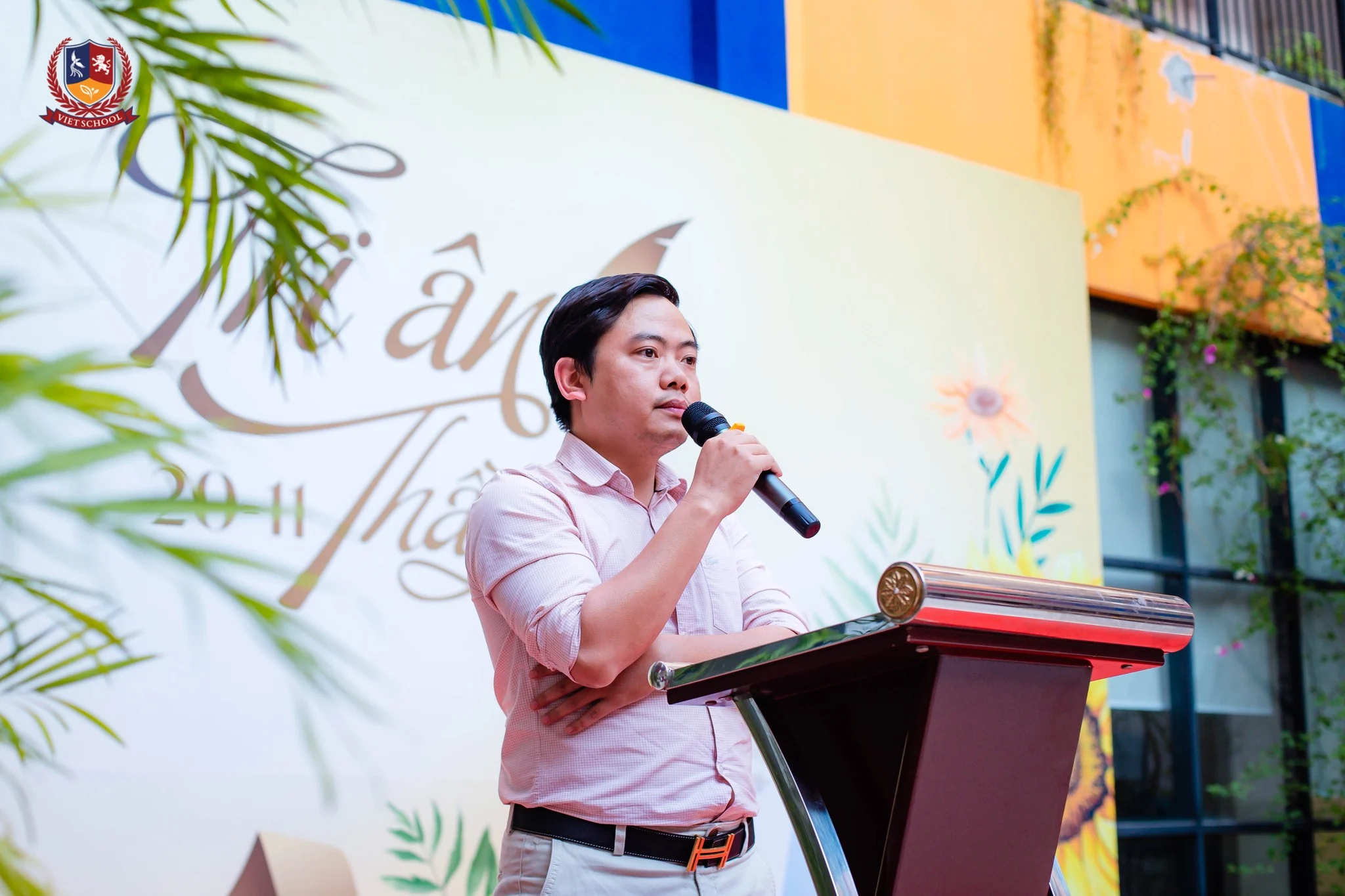 TRI ÂN THẦY CÔ 20/11 – NGÀY HỘI ĐONG ĐẦY CẢM XÚC TẠI VIETSCHOOL