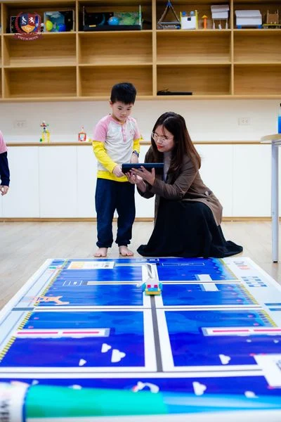 “MÁ HỒNG” HÁO HỨC VỚI CÁC TRẢI NGHIỆM TẠI VIETSCHOOL, SẴN SÀNG LÀM HỌC SINH LỚP 1