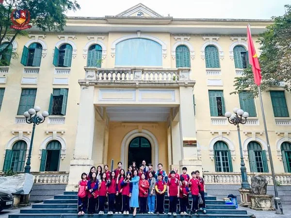 VIETSCHOOLERS HOÁ THÂN THÀNH CÁC NHÀ KHẢO CỔ HỌC TẠI BẢO TÀNG ĐỊA CHẤT HÀ NỘI