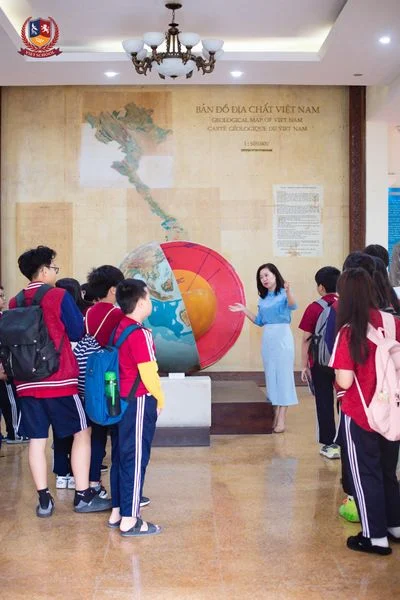VIETSCHOOLERS HOÁ THÂN THÀNH CÁC NHÀ KHẢO CỔ HỌC TẠI BẢO TÀNG ĐỊA CHẤT HÀ NỘI