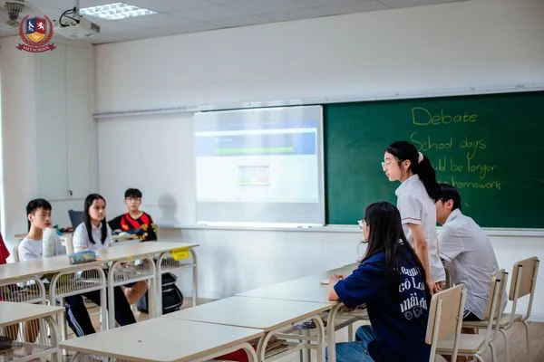[SWITCH-ON-PROJECT] HỌC TẬP THEO DỰ ÁN, TRANH BIỆN VÀ THUYẾT TRÌNH: VIETSCHOOLERS TỰ TIN SỬ DỤNG TIẾNG ANH NHƯ CÔNG CỤ TƯ DUY