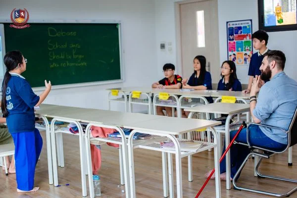 [SWITCH-ON-PROJECT] HỌC TẬP THEO DỰ ÁN, TRANH BIỆN VÀ THUYẾT TRÌNH: VIETSCHOOLERS TỰ TIN SỬ DỤNG TIẾNG ANH NHƯ CÔNG CỤ TƯ DUY