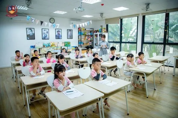 “MÁ HỒNG” HÁO HỨC VỚI CÁC TRẢI NGHIỆM TẠI VIETSCHOOL, SẴN SÀNG LÀM HỌC SINH LỚP 1
