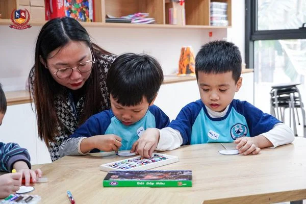 CÁC BẠN NHỎ HÁO HỨC ĐI TÌM HÀNH TRANG VÀO LỚP 1 TẠI VIETSCHOOL